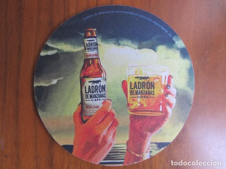 Coleccionismo de cervezas: POSA VASOS-CERVEZA LADRON DE MANZANAS-VER FOTOS