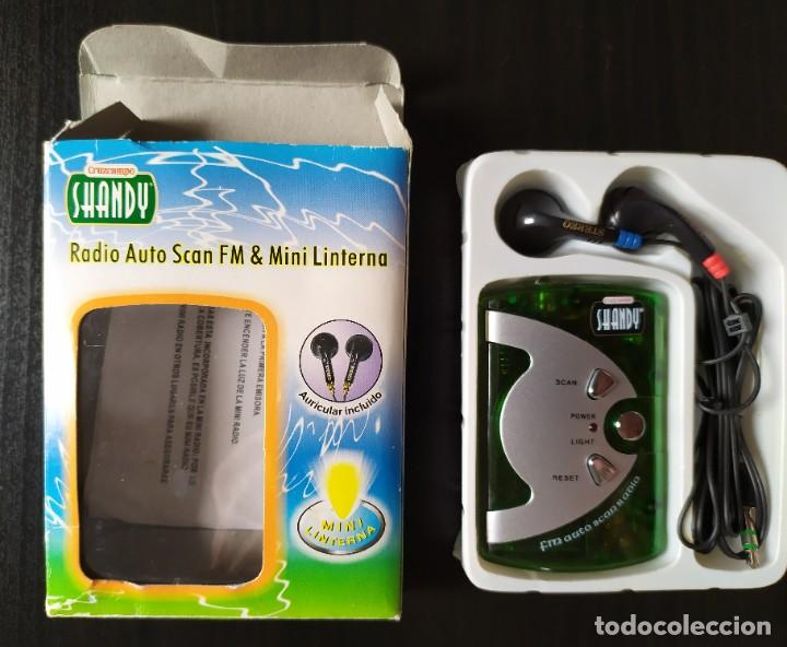 Coleccionismo de cervezas: Radio y mini linterna de la marca Shandy de Cruzcampo - Foto 6