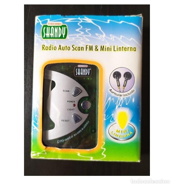 Coleccionismo de cervezas: Radio y mini linterna de la marca Shandy de Cruzcampo - Foto 4