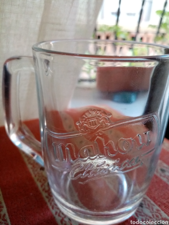 Coleccionismo de cervezas: Bonita jarra de cerveza MAHOU Cl&aacute;sica grabado en relieve