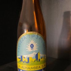 Coleccionismo de cervezas: BOTELLA DE CERVEZA LA ALHAMBRA TERCIO ETIQUETA (M1)