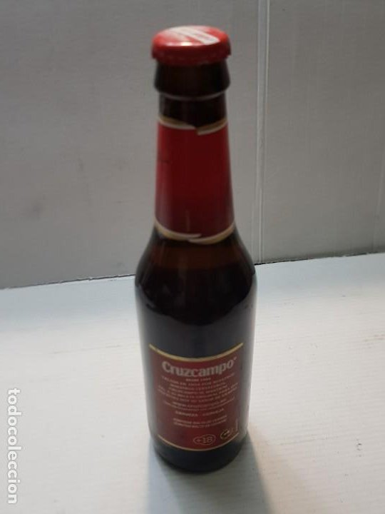 Coleccionismo de cervezas: Botella cerveza Cruzcampo edicion 2015 etiqueta papel 33cl - Foto 2 - 227060682