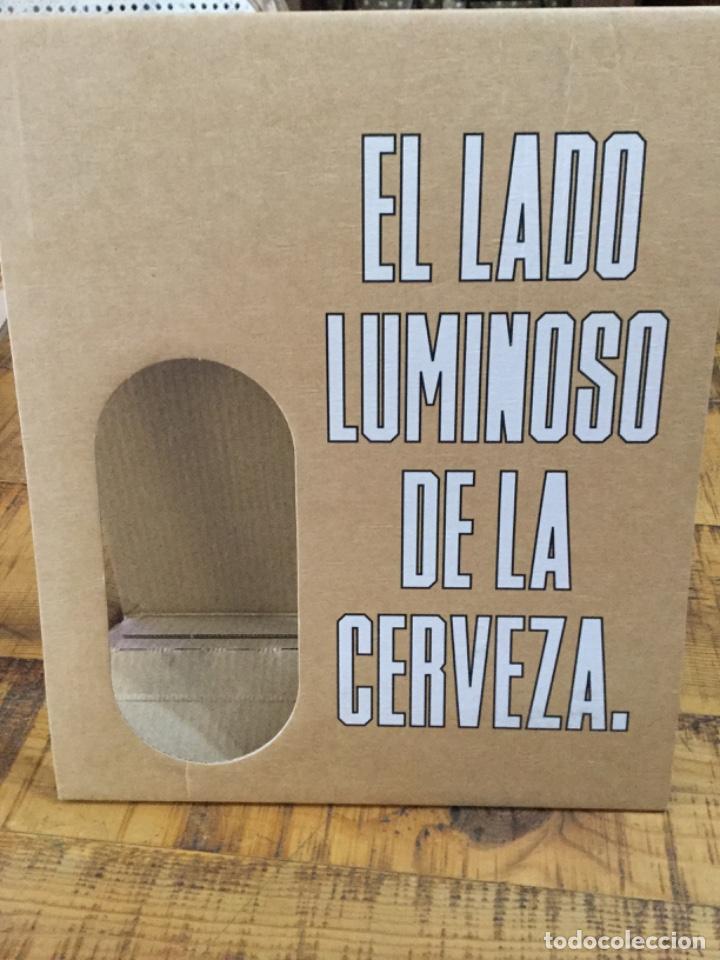 Coleccionismo de cervezas: ESTRELLA DE GALICIA 00 NEGRA - EXPOSITOR DIPTICO DE CART&Oacute;N - SIN MARCA O SELLO DE LA CERVECERA