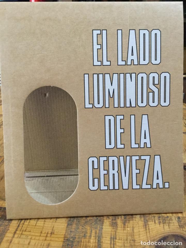 Coleccionismo de cervezas: ESTRELLA DE GALICIA 00 NEGRA - EXPOSITOR DIPTICO DE CART&Oacute;N - SIN MARCA O SELLO DE LA CERVECERA