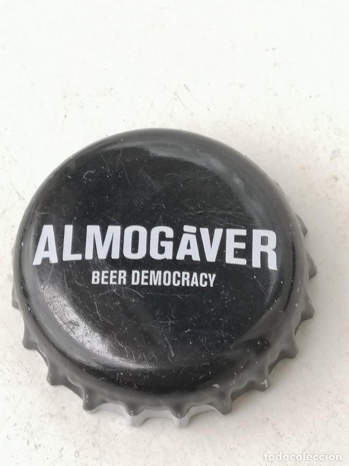 Sammeln von Brauereiartikeln: TAP&Oacute;N CORONA CHAPA CERVEZA ARTESANA ALMOG&Agrave;VER (5). BARCELONA. FAB. CHAPA: U.--LOTE N. 3098--CARMANJO