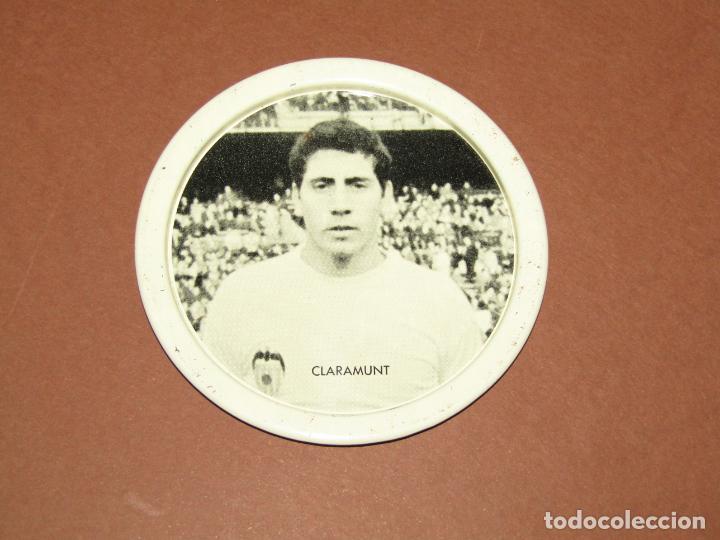 Coleccionismo de cervezas: Antiguo Posavasos de Chapa Litografiada Cerveza Familiar EL CIERVO CLARAMUNT Valencia Club Futbol