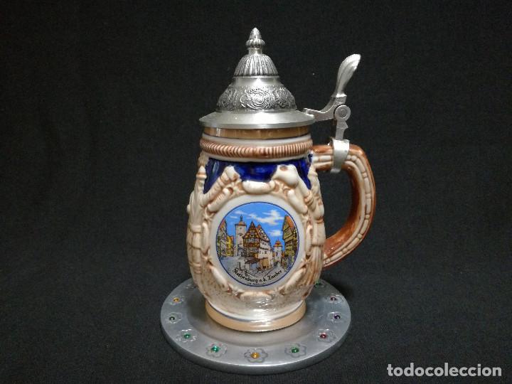 Collezionismo di birre: JARRA DE CERVEZA DE CERAMICA CON TAPA DE CINC Y POSAVASOS DE ALUMINIO - ROTHENBURG