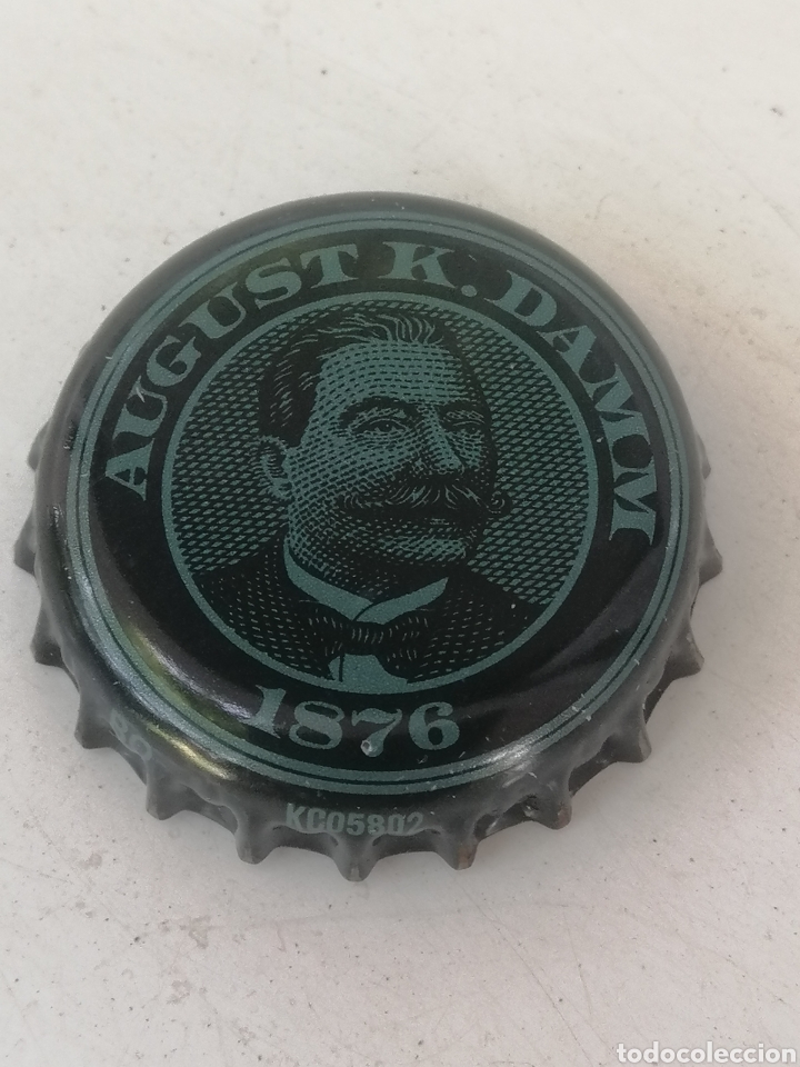 Coleccionismo de cervezas: BOTTLE CAP BEER CHAPA BIER CERVEZA AUGUST K. DAMM. BARCELONA. FAB. CHAPA: U.---LOTE N. 421--CARMANJO