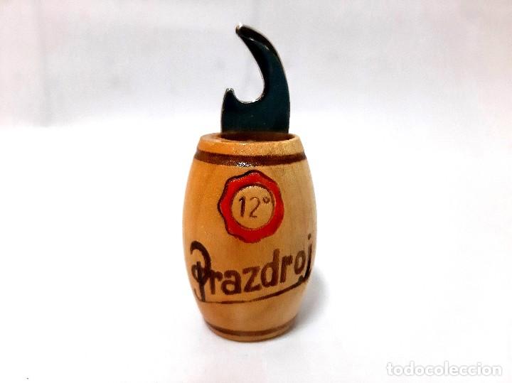 Coleccionismo de cervezas: Publicidad abrebotellas de cerveza vintage de la cervecer&iacute;a Pilsner Urquell