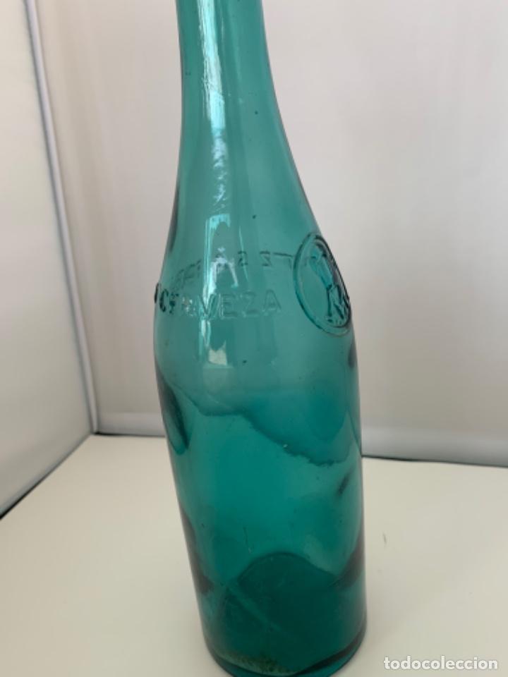 Coleccionismo de cervezas: MORITZ ANTIGUA BOTELLA VERDE VACIA 28 CMS - Foto 2