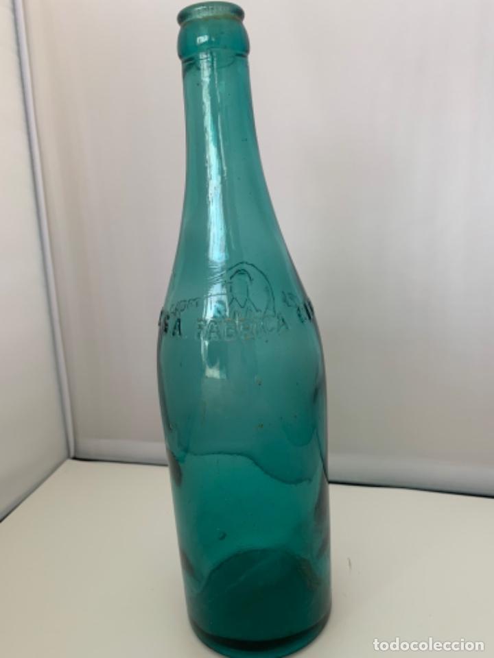 Coleccionismo de cervezas: MORITZ ANTIGUA BOTELLA VERDE VACIA 28 CMS - Foto 3