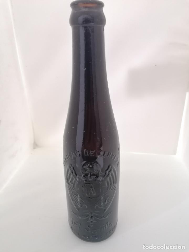 Coleccionismo de cervezas: ANTIGUA BOTELLA FABRICAS DE CERVEZA EL AGUILA MADRID, VALENCIA, CORDOBA,COLOR MARRON OSCURO