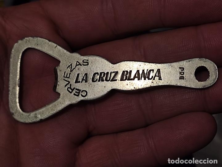 Coleccionismo de cervezas: CERVEZA LA CRUZ BLANCA ABRIDOR ABREBOTELLAS 9 CMS APROX LARGO PUNZON BOJ USADO RARO