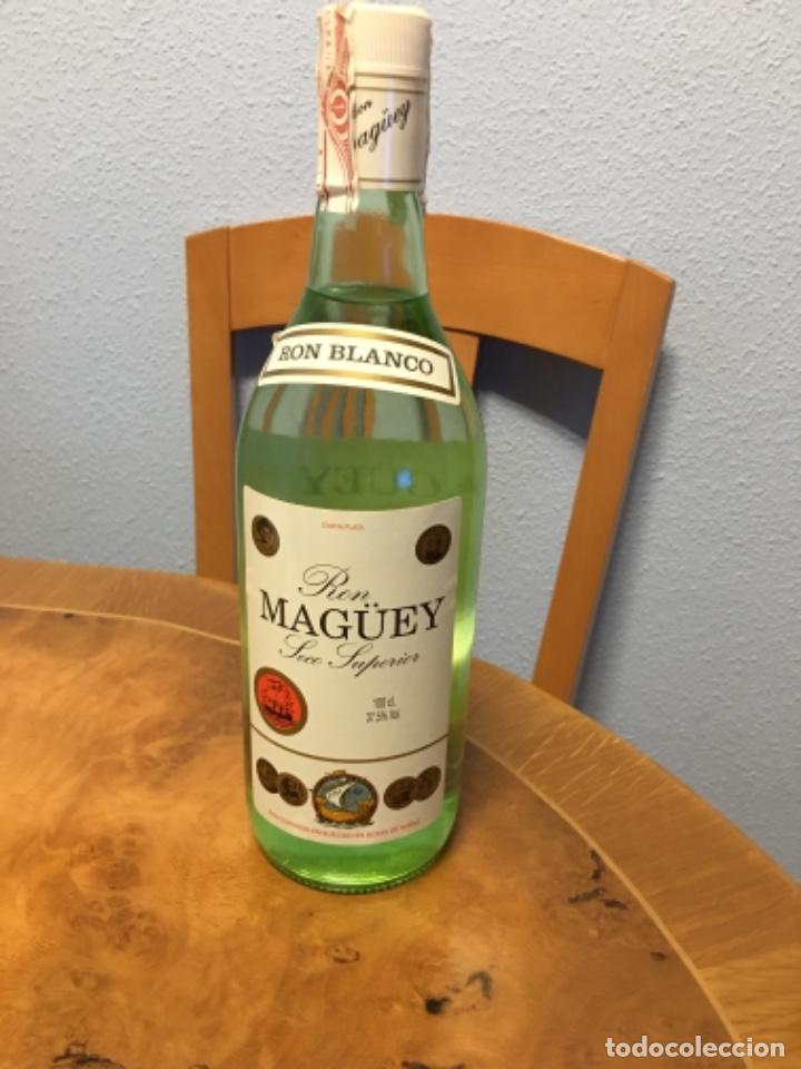 Coleccionismo de cervezas: Botella ron maguey precintada