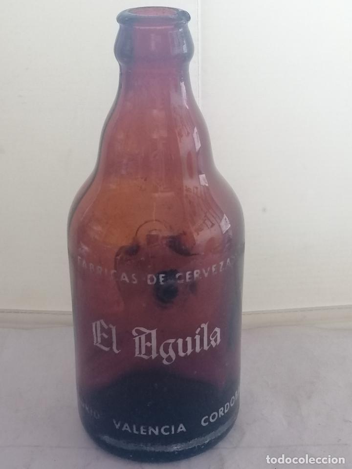 Coleccionismo de cervezas: BOTELLA FABRICA CERVEZA EL AGUILA