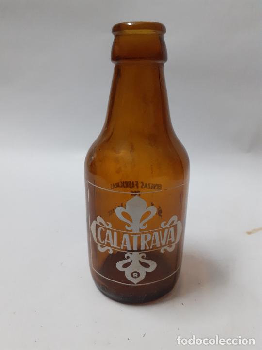 Coleccionismo de cervezas: BOTELLA DE CERVEZA CALATRAVA EL ALCAZAR 1/5