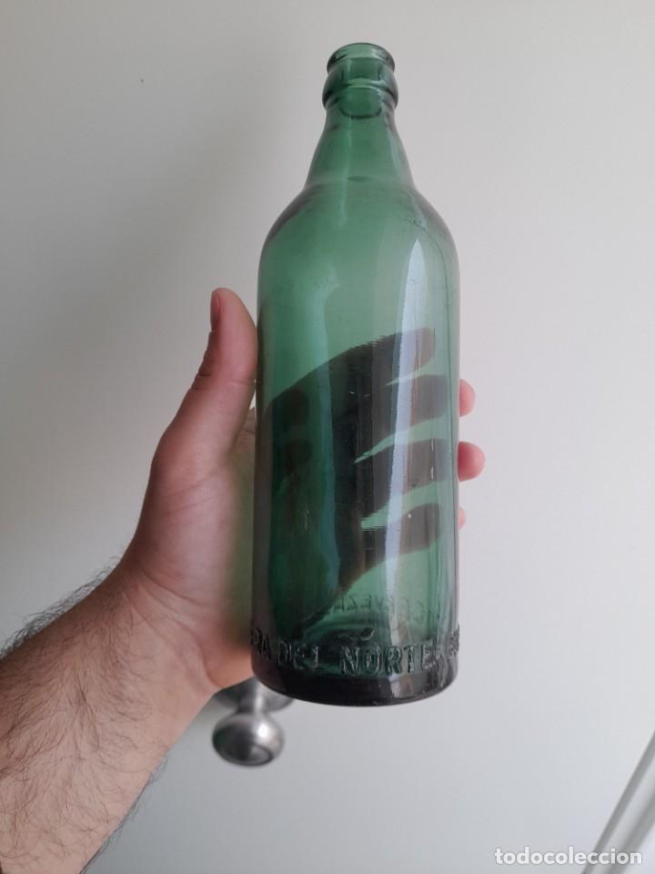 Coleccionismo de cervezas: Botella de cerveza cervecera del NORTE BILBAO de 66 cl color verde