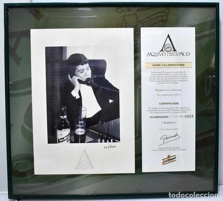 Coleccionismo de cervezas: Raphael en su despacho. Fotograf&iacute;a tirada limitada colecci&oacute;n Archivo Hist&oacute;rico San Miguel