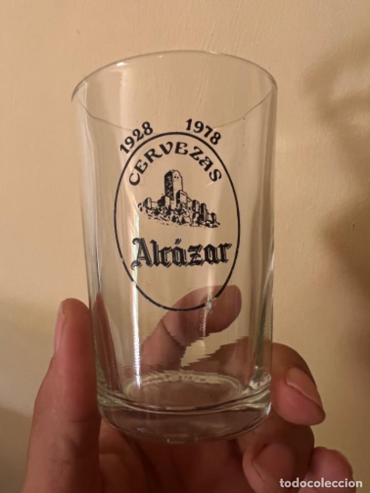 Coleccionismo de cervezas: ANTIGUO VASO DE CERVEZA ALCAZAR