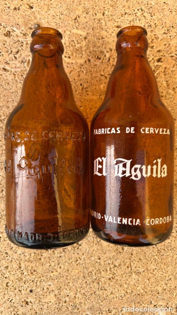 Coleccionismo de cervezas: LOTE DE 2 BOTELLAS ANTIGUAS DE CERVEZA AGUILA, RELIEVE Y PUNTOS ENTRE CIUDADES