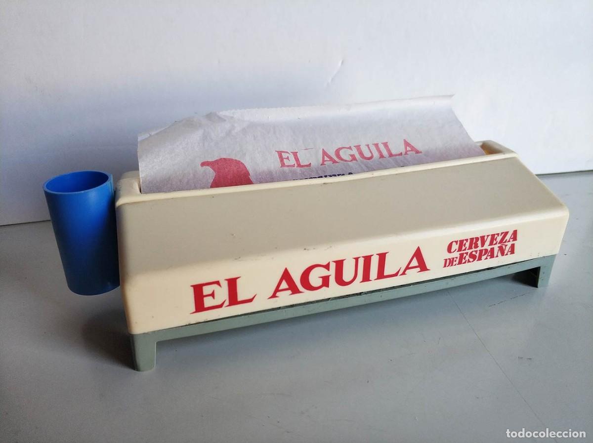 Coleccionismo de cervezas: Antiguo Servilletero con Palillero de Cervezas El Aguila, muy raro, conserva servilletas con el logo