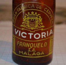 Coleccionismo de cervezas: GRAN FABRICA DE CERVEZAS VICTORIA - ANTIGUA BOTELLA / BOTELLÍN DE CERVEZA SERIGRAFIADA - ¡MIRA RARA!. Lote 371236081
