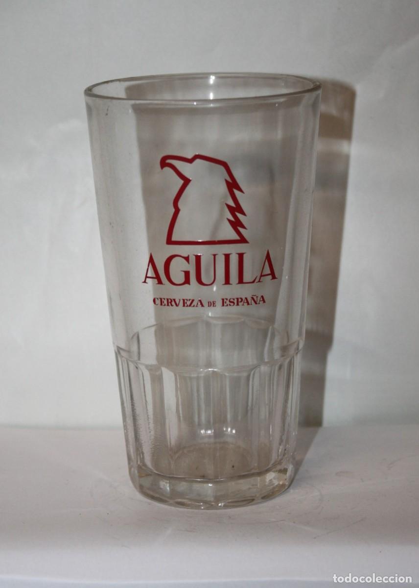 Coleccionismo de cervezas: ANTIGUO VASO AGUILA - Foto 1
