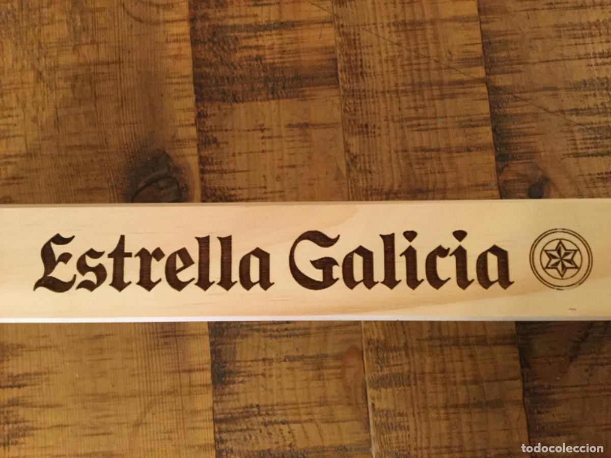 Coleccionismo de cervezas: ESTRELLA DE GALICIA - EXPOSITOR DE MADERA 4 BOTELLAS - PUBLICIDAD CERVEZA ESTRELLA DE GALICIA