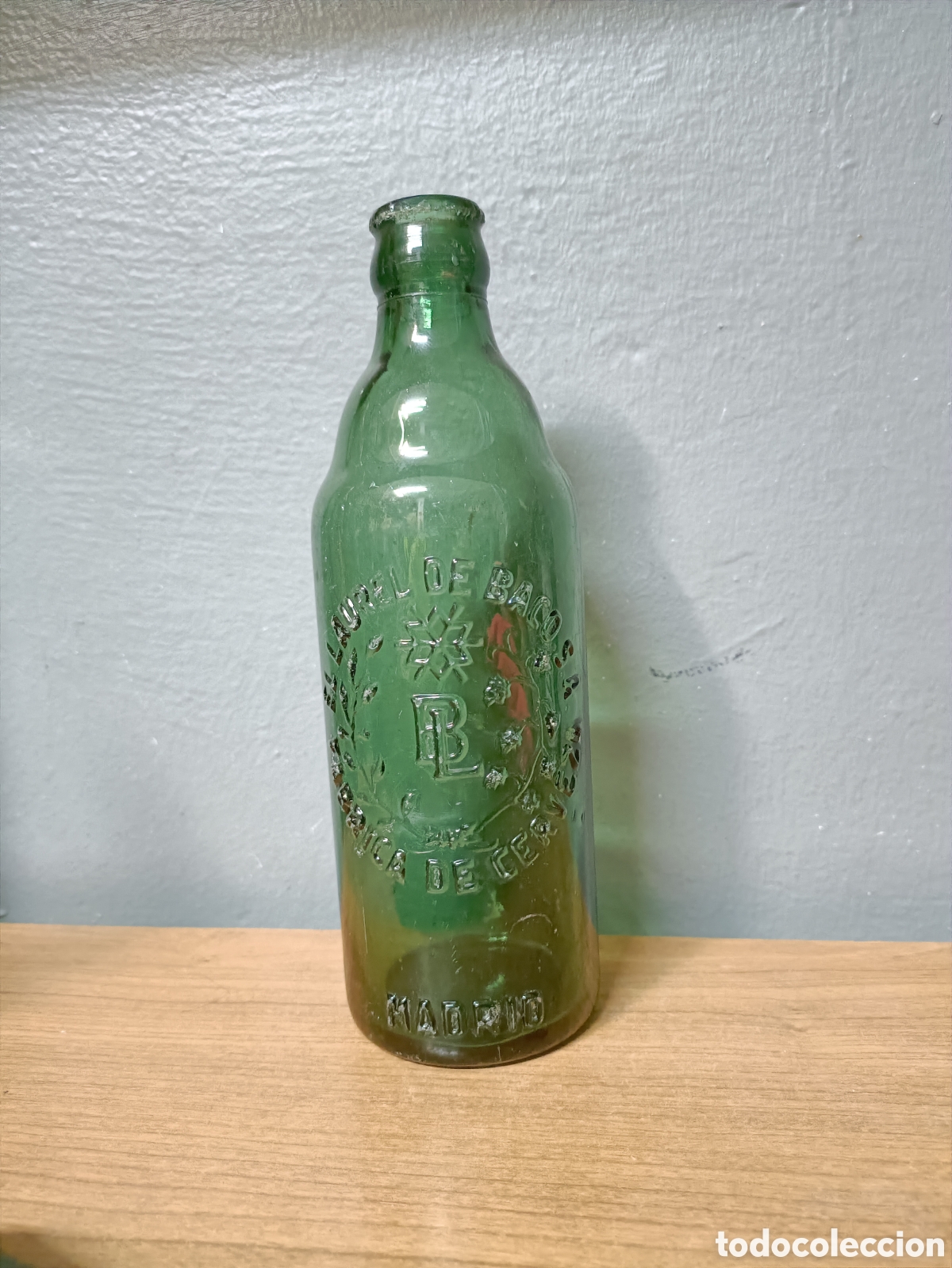 Coleccionismo de cervezas: Botella de cerveza verde EL LAUREL DE BACO Madrid