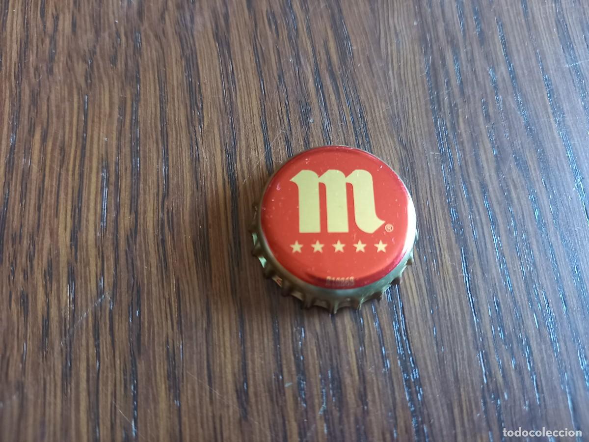 Coleccionismo de cervezas: chapa tap&oacute;n corona de cerveza Mahou cinco estrellas, roja.