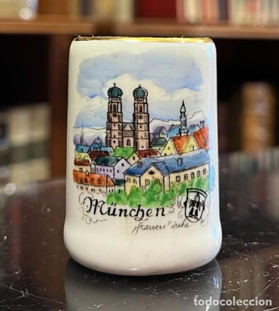 Coleccionismo de cervezas: ANTIGUA JARRA DE CERVEZA MINI DE PORCELANA, M&Uuml;NCHEN, MARCADA CON UNA R Y CORONA REAL