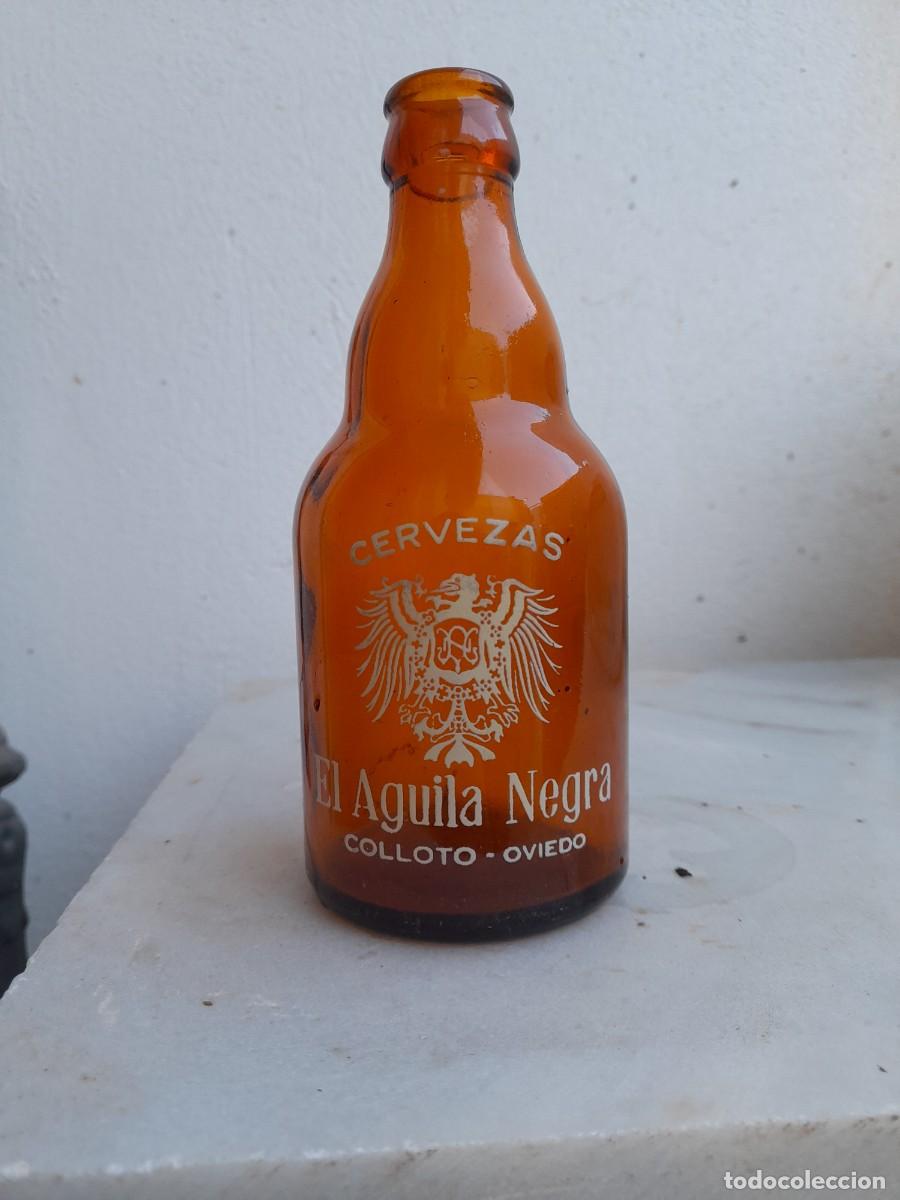 Coleccionismo de cervezas: Botella de cerveza El &aacute;guila negra Colloto Oviedo tercio