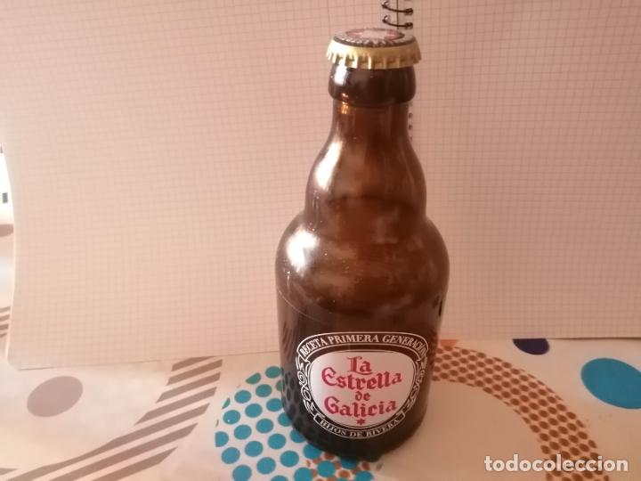 Coleccionismo de cervezas: botella de cerveza LA ESTRELLA DE GALICIA con su chapa esta vacia 33cl ver fotos