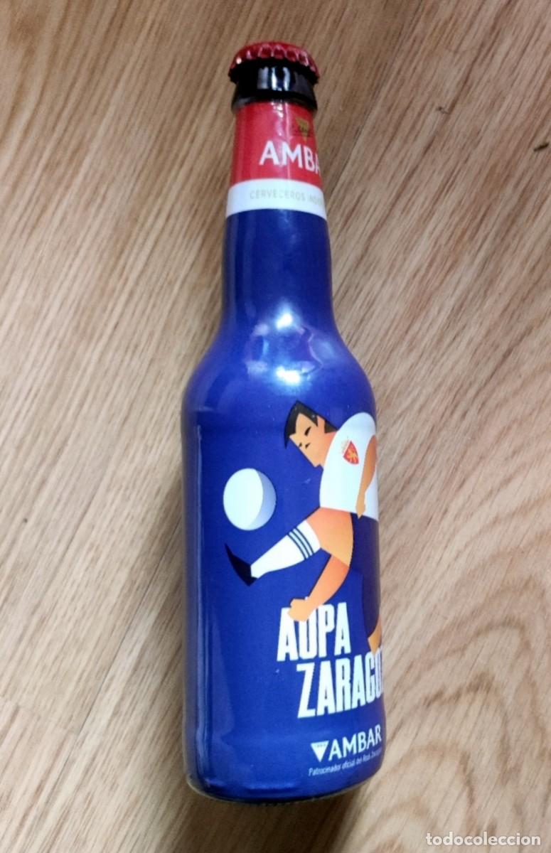 Coleccionismo de cervezas: BOTELLA CERVEZA VACIA AMBAR REAL ZARAGOZA AUPA ARRIBA Y A VENCER VERSION CON CHAPA
