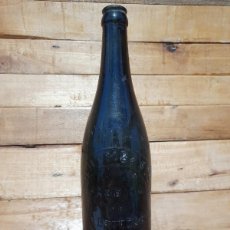 Coleccionismo de cervezas: ANTIGUA BOTELLA DE CERVEZA LA ALHAMBRA GRANADA DEL AÑO 1925 LETRAS EN RELIEVE DE 66 CL