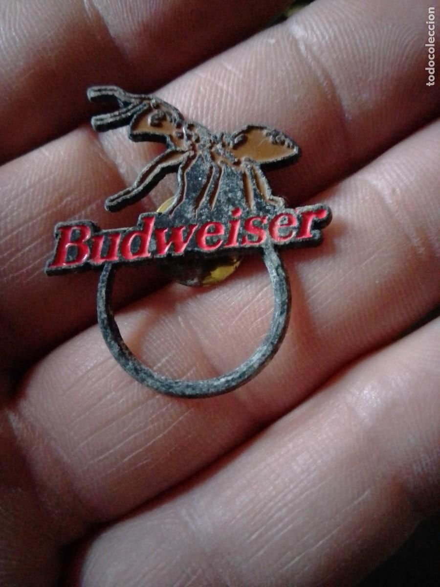 Coleccionismo de cervezas: PINS CERVEZA BUDWEISER CUELGA GAFAS