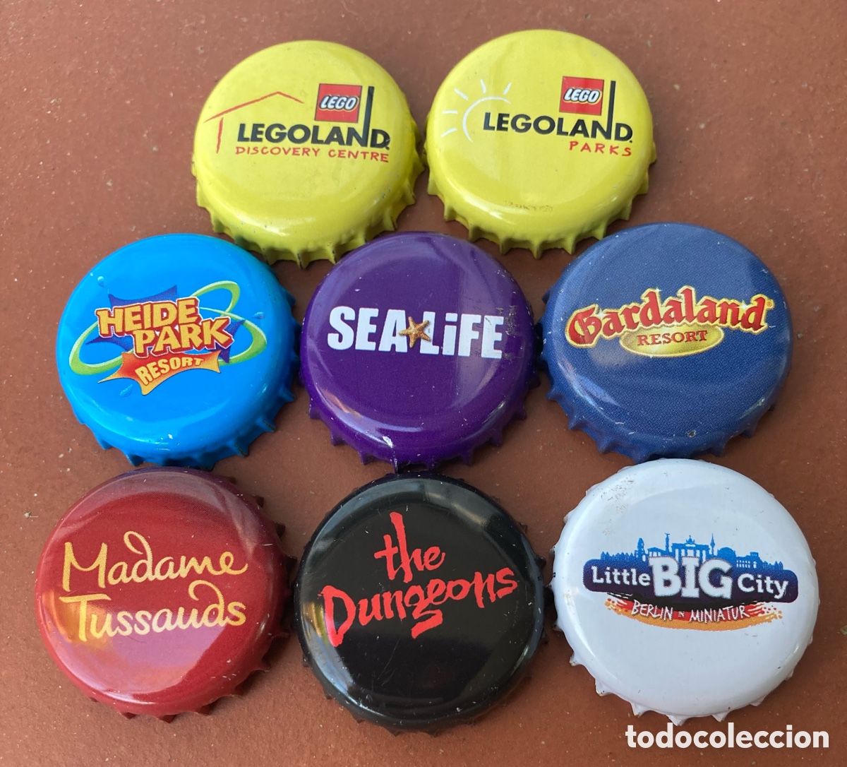 Collezionismo di birre: 8 CHAPAS BOTTLE CAPS KRONKORKEN KARAMALZ. ALEMANIA. SET LEGOLAND--LOTE N.3734---CARMANJO