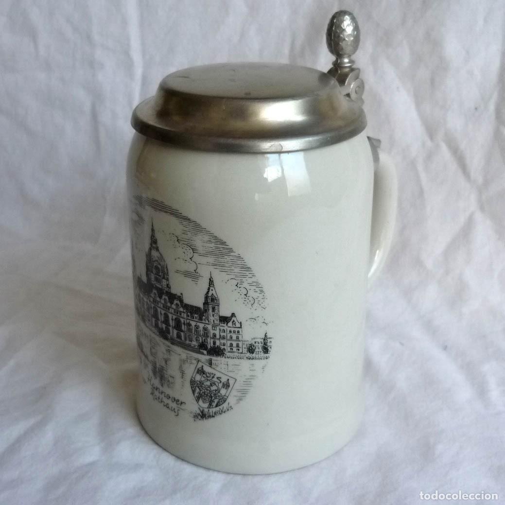 Coleccionismo de cervezas: Jarra de cerveza de porcelana con tapa de metal Muller Bavaria Hannover Rathaus