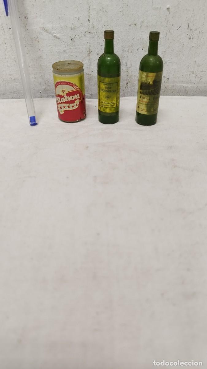 Coleccionismo de cervezas: 3 antiguos imanes de nevera,sin el im&aacute;n.De 2 botellas de vino, 1 lata Mahou cerveza