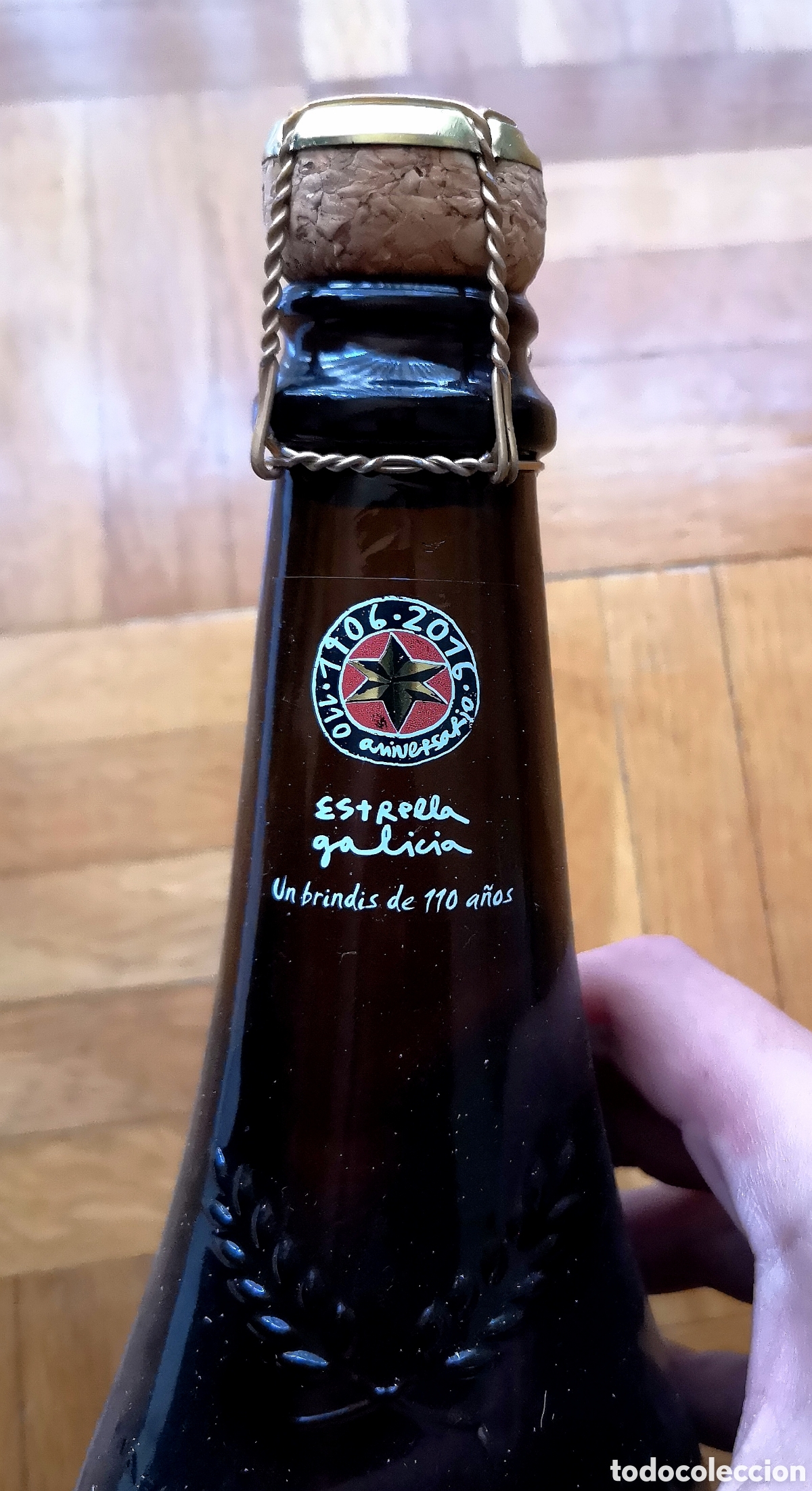 Coleccionismo de cervezas: Botella Estrella de Navidad 2016 - Foto 2