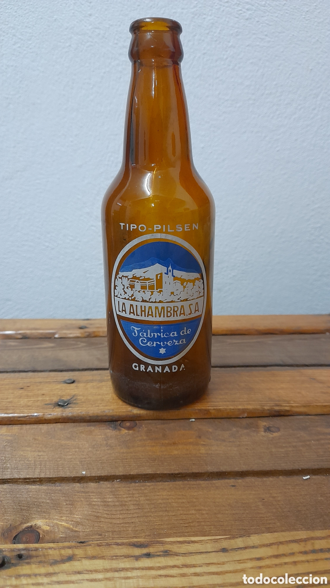 Coleccionismo de cervezas: Botella de cerveza La Alhambra Granada tercio - Foto 1