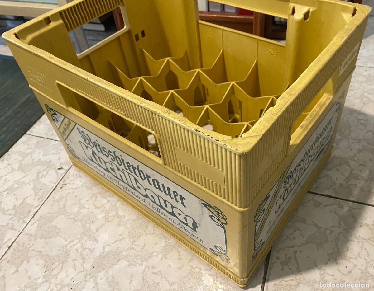 Coleccionismo de cervezas: Caja de botellas retornables de cerveza alemana Kuchlbauer. 20 botellas de medio litro. S&oacute;lo caja.