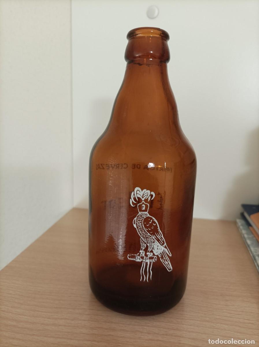 Coleccionismo de cervezas: Botella de cerveza antigua el azor - Foto 1