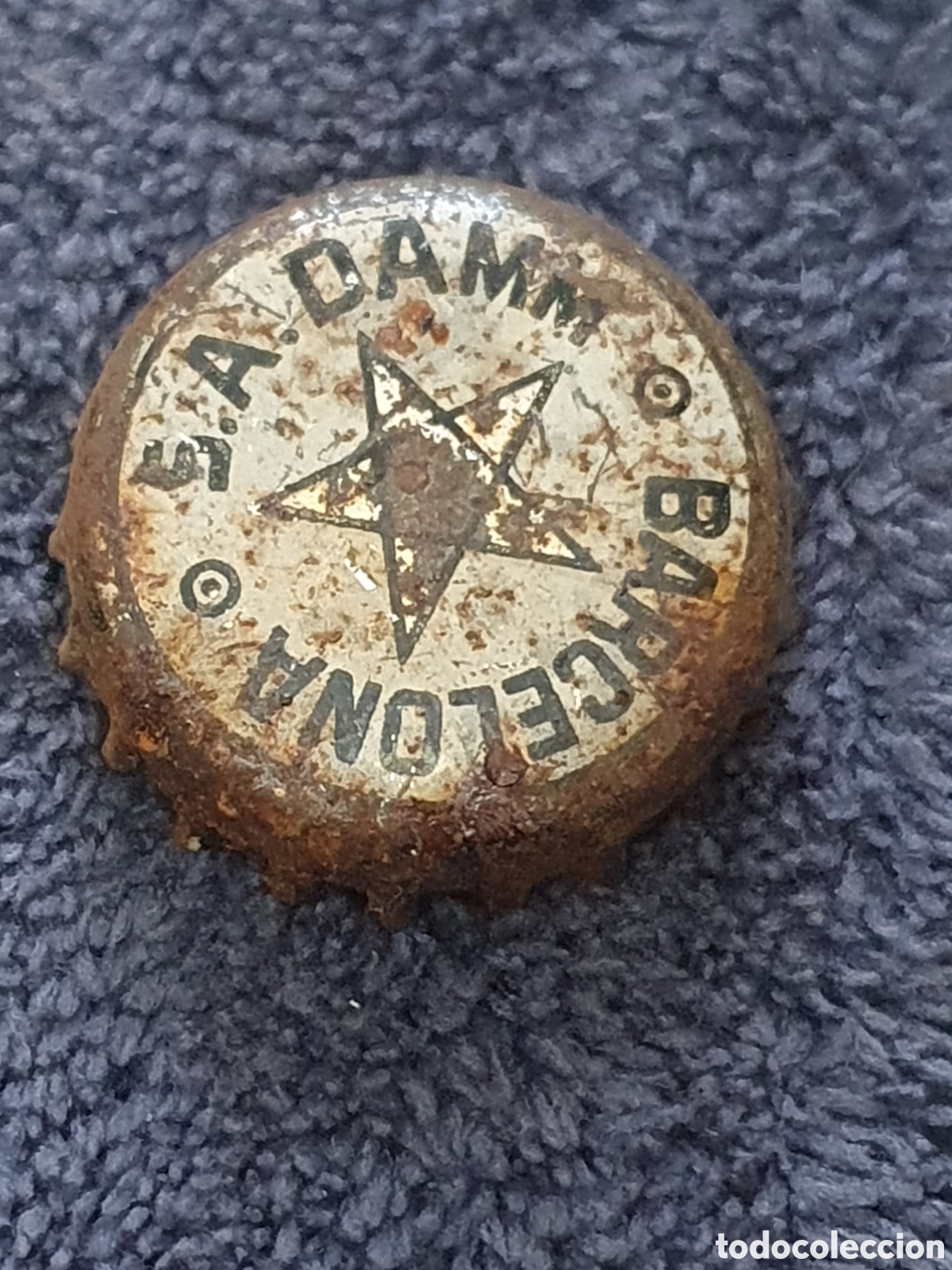 Coleccionismo de cervezas: H. Antigua Chapa Tap&oacute;ne Corona, Trasera De Corcho, Espa&ntilde;a A&ntilde;os 60 - S.A. Damm Barcelona.