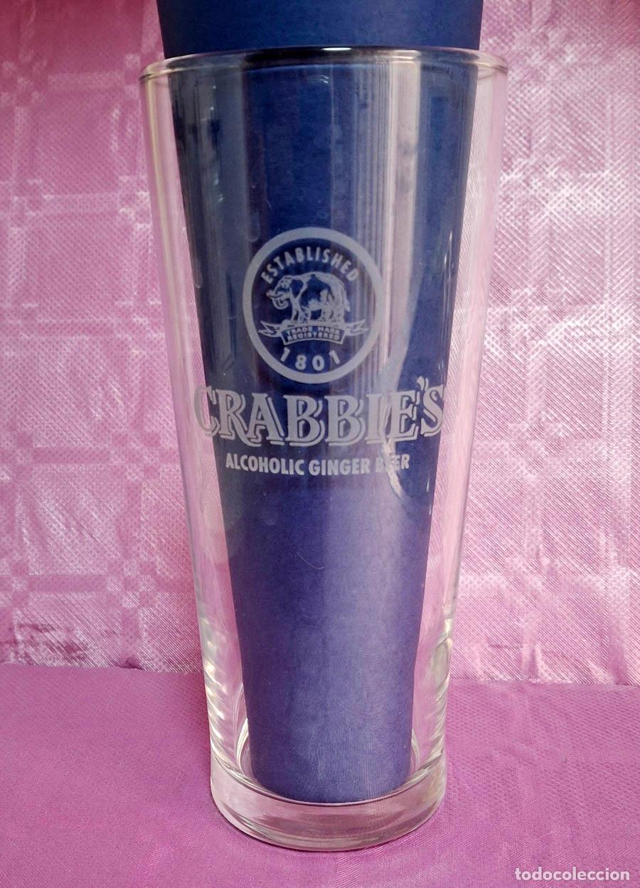 Coleccionismo de cervezas: Vaso Crabbie's Alcoholic Ginger Beer. 18 cm de alto