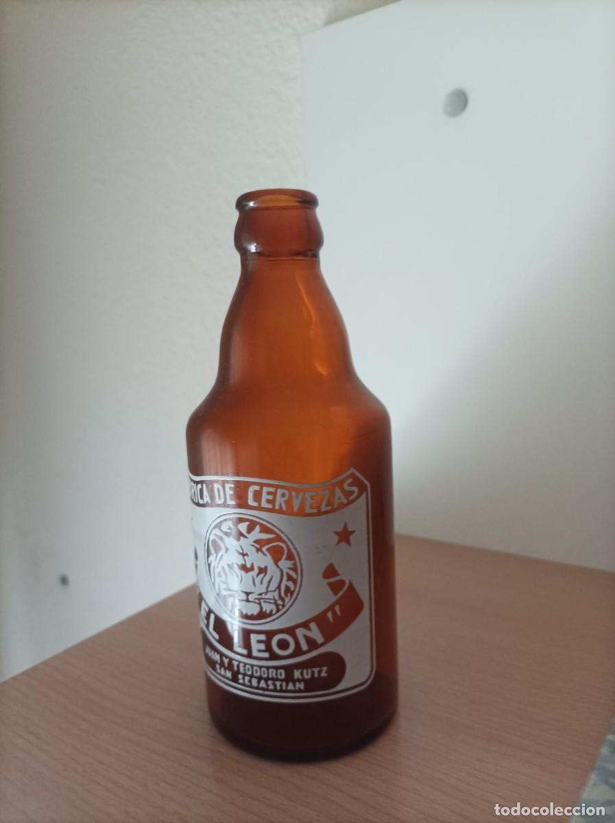 Coleccionismo de cervezas: Botella de cerveza antigua el leon - Foto 2