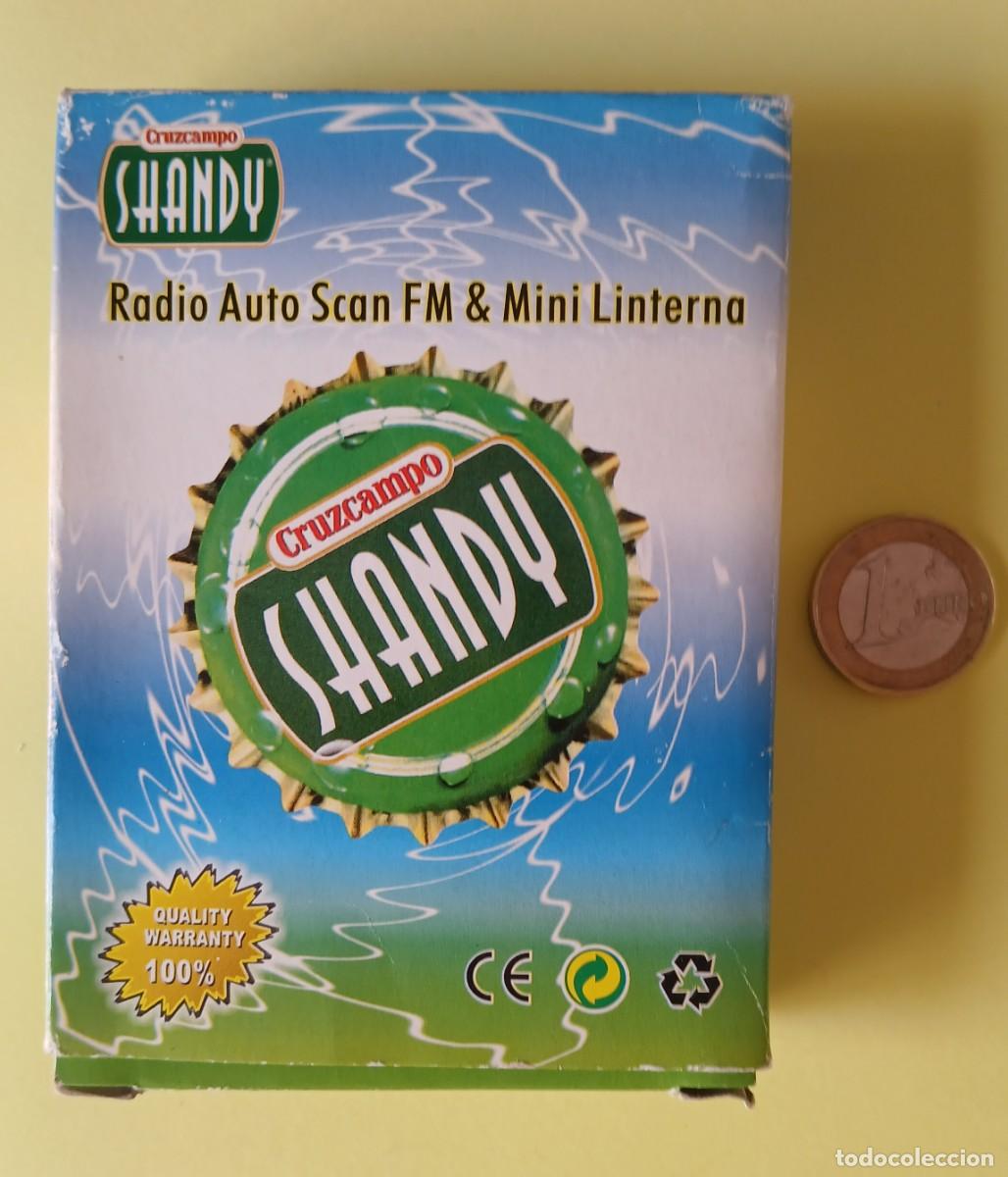 Coleccionismo de cervezas: Radio y mini linterna de la marca Shandy de Cruzcampo - Foto 2