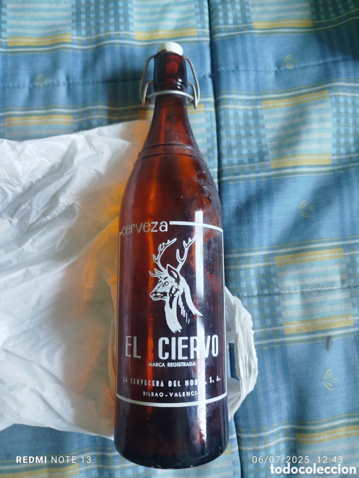 Coleccionismo de cervezas: Antigua botella cerveza el ciervob1litro - Foto 2