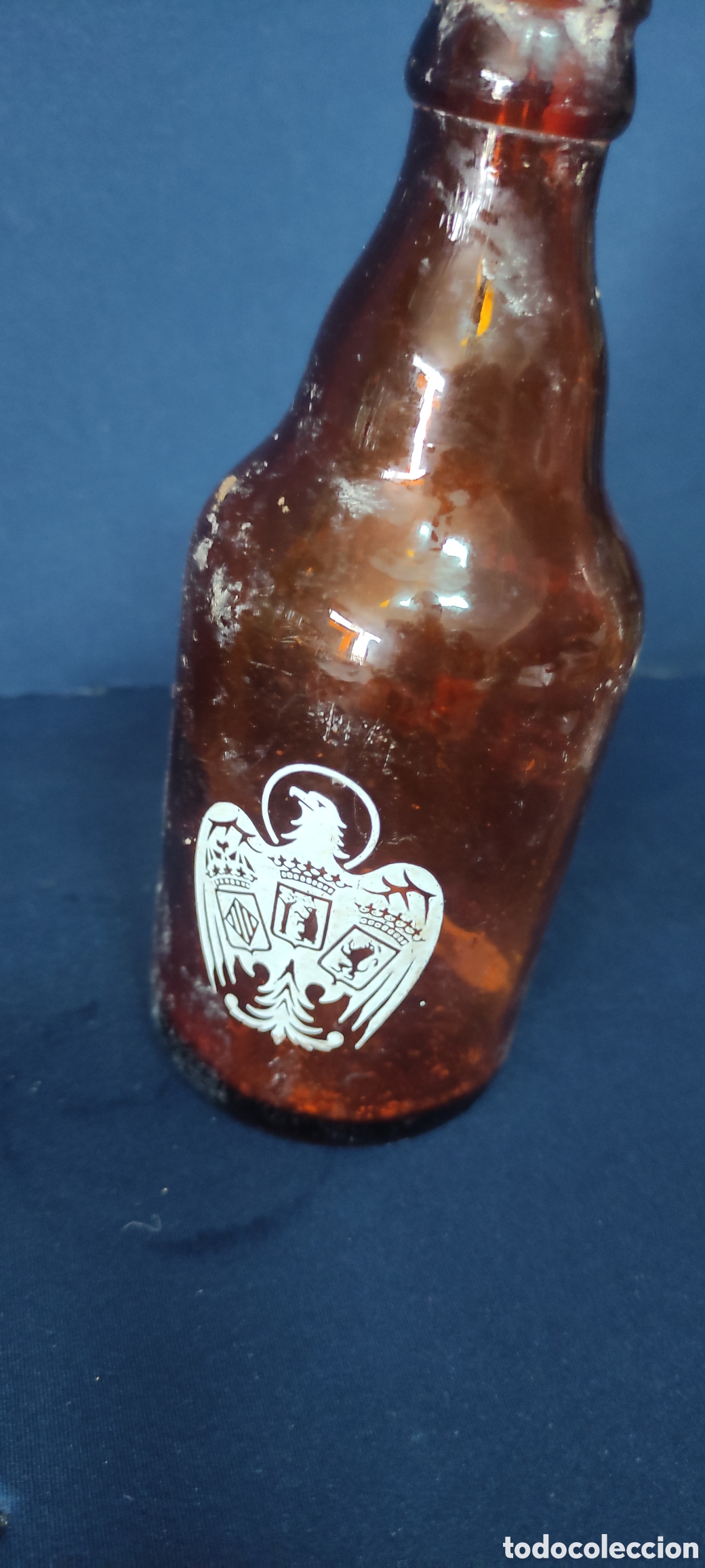 Coleccionismo de cervezas: Antigua botella El &Aacute;guila - Foto 3