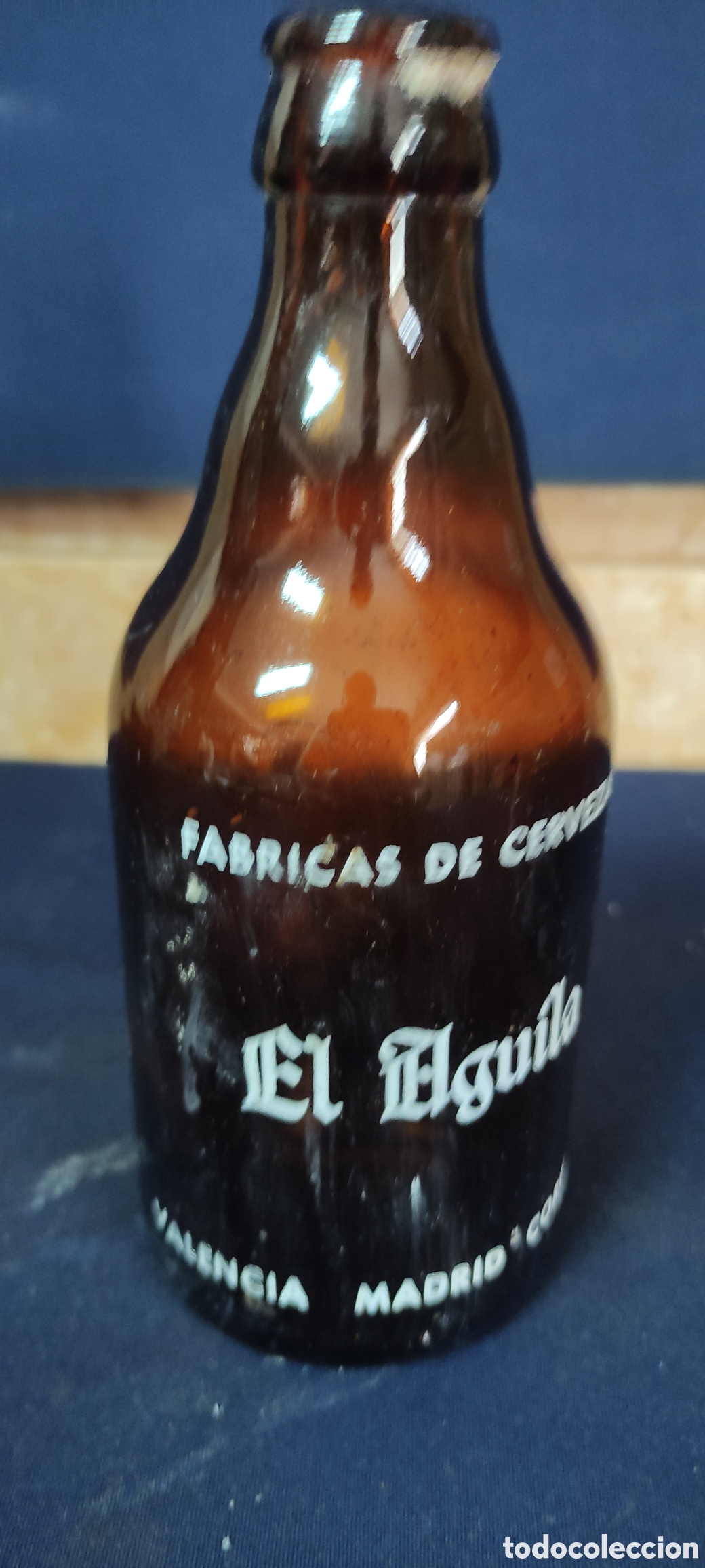 Coleccionismo de cervezas: Botell&iacute;n cervezas El Aguila - Foto 2